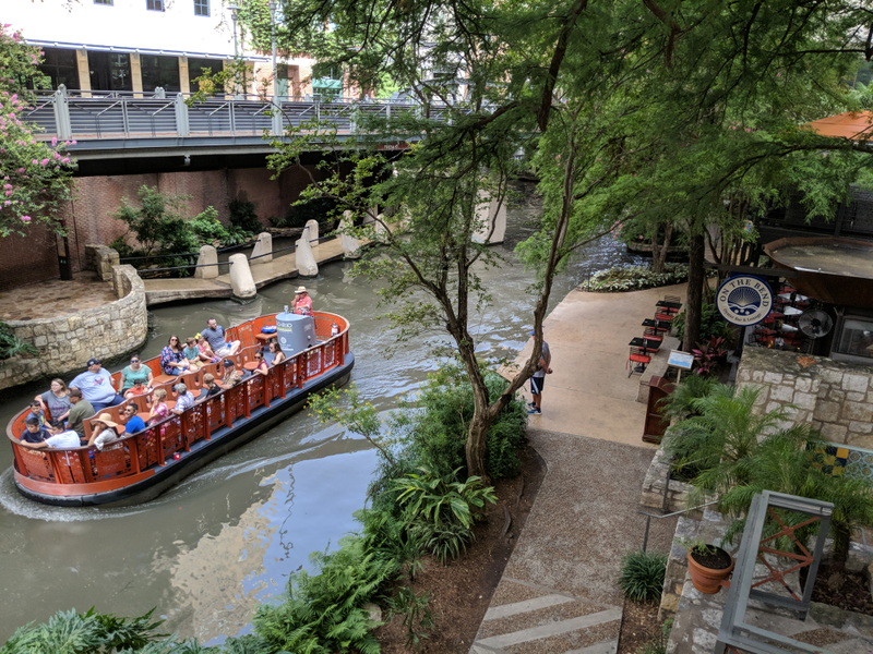 Illustration for article titled Pixel3 (non suffixed) on the Riverwalk + lunch.
